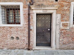 Gesuiti - Cozy and Central Apartment