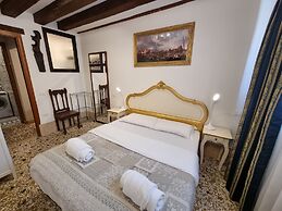 Gesuiti - Cozy and Central Apartment