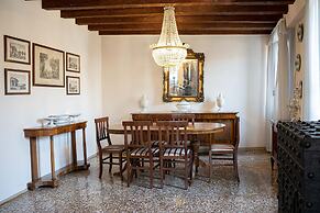 Gorgeous Apartment Behind St Mark Square