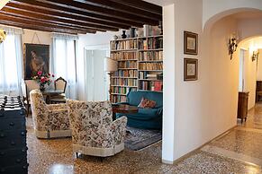 Gorgeous Apartment Behind St Mark Square