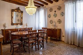 Gorgeous Apartment Behind St Mark Square