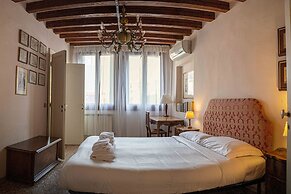 Gorgeous Apartment Behind St Mark Square