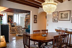 Gorgeous Apartment Behind St Mark Square