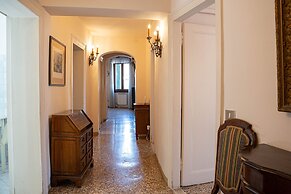 Gorgeous Apartment Behind St Mark Square