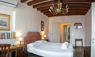 Gorgeous Apartment Behind St Mark Square