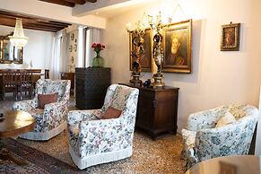 Gorgeous Apartment Behind St Mark Square