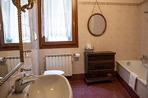 Gorgeous Apartment Behind St Mark Square