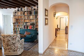 Gorgeous Apartment Behind St Mark Square