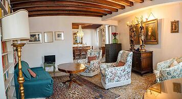 Gorgeous Apartment Behind St Mark Square