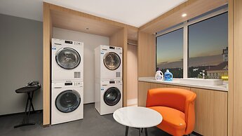 Holiday Inn Express Qingdao Hongdao Station by IHG