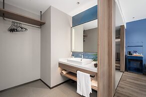 Holiday Inn Express Qingdao Hongdao Station by IHG