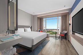 Holiday Inn Express Qingdao Hongdao Station by IHG