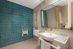 Holiday Inn Express Qingdao Hongdao Station by IHG