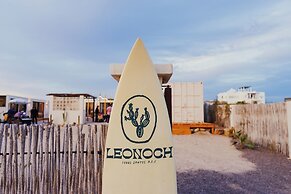 Leonoch containers