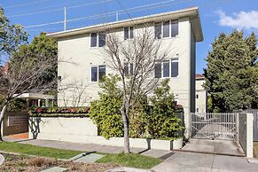 Windsor Apartments by Urban Rest