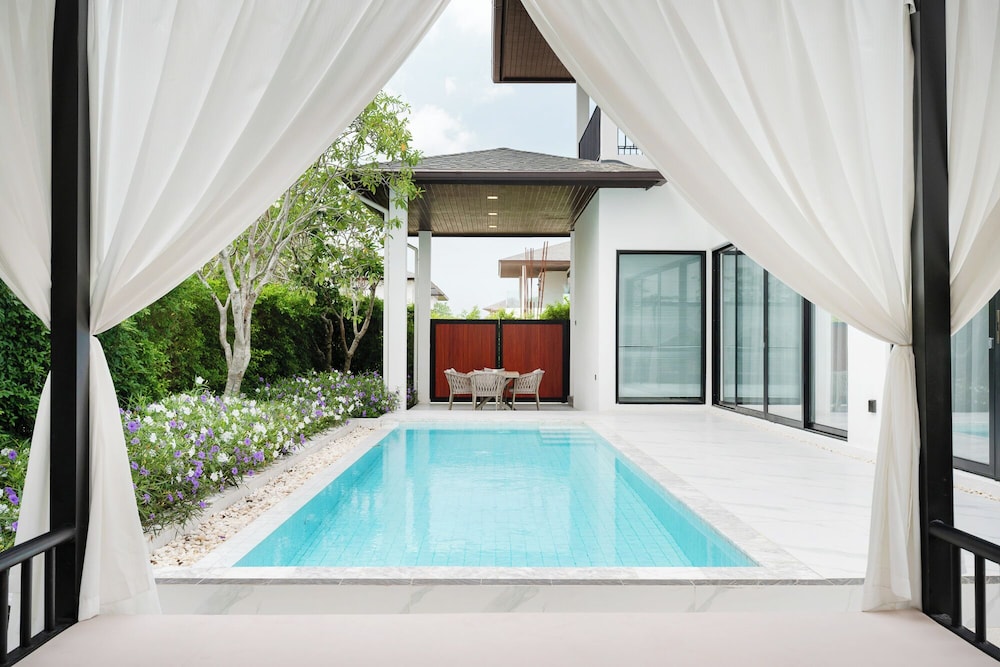 Argo Pattaya Resort and Villas