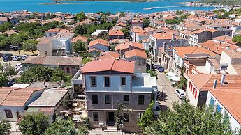 Cunda Mahmut Bey Konağı