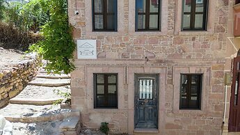 Cunda Mahmut Bey Konağı