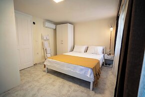 Cunda Mahmut Bey Konağı