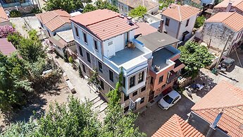 Cunda Mahmut Bey Konağı