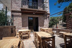 Cunda Mahmut Bey Konağı