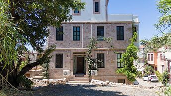 Cunda Mahmut Bey Konağı