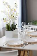 Studio Near Ogród Saski by Renters