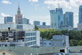 Studio Near Ogród Saski by Renters