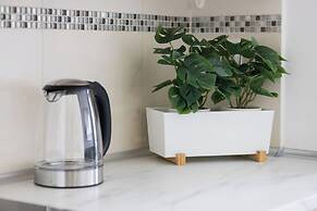 Studio Near Ogród Saski by Renters