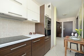 Cosy Kolobrzeg Apartment by Renters