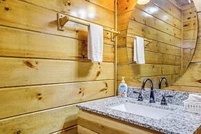 2 Mi to Dtwn Gatlinburg: 'crescent Claw Cabin!'