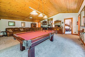 < 7 Mi to Lake & Skiing: Riverfront Truckee Home!