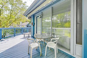 Myrtle Beach Tree House' w/ Deck ~ 7 Mi to Beach!
