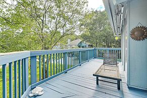 Myrtle Beach Tree House' w/ Deck ~ 7 Mi to Beach!