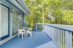 Myrtle Beach Tree House' w/ Deck ~ 7 Mi to Beach!