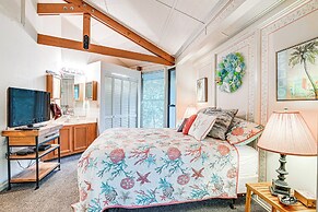 Myrtle Beach Tree House' w/ Deck ~ 7 Mi to Beach!