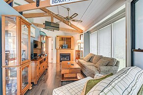 Myrtle Beach Tree House' w/ Deck ~ 7 Mi to Beach!