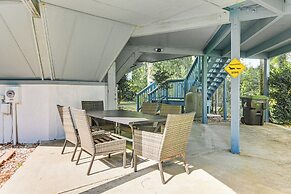 Myrtle Beach Tree House' w/ Deck ~ 7 Mi to Beach!
