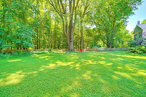 Historic Catskills Farmhouse: Ski, Hike & Relax!