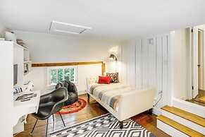 Historic Catskills Farmhouse: Ski, Hike & Relax!