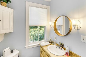 Historic Catskills Farmhouse: Ski, Hike & Relax!