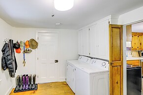 Historic Catskills Farmhouse: Ski, Hike & Relax!