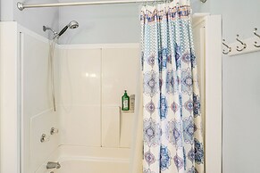 Historic Catskills Farmhouse: Ski, Hike & Relax!