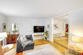 Historic Catskills Farmhouse: Ski, Hike & Relax!