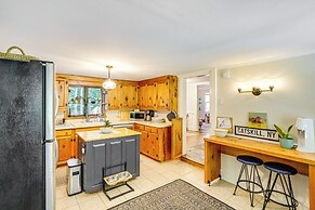 Historic Catskills Farmhouse: Ski, Hike & Relax!