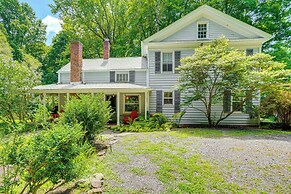 Historic Catskills Farmhouse: Ski, Hike & Relax!