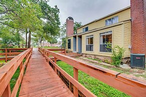 College Station Gem w/ Pool Access Near University