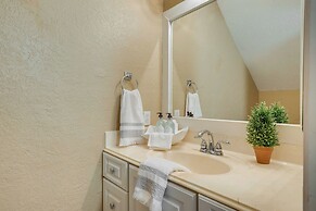 College Station Gem w/ Pool Access Near University