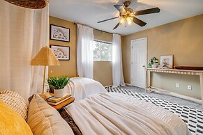 College Station Gem w/ Pool Access Near University