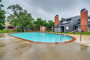 College Station Gem w/ Pool Access Near University